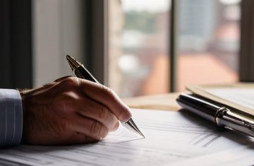 How contractor risk is managed via insurance.